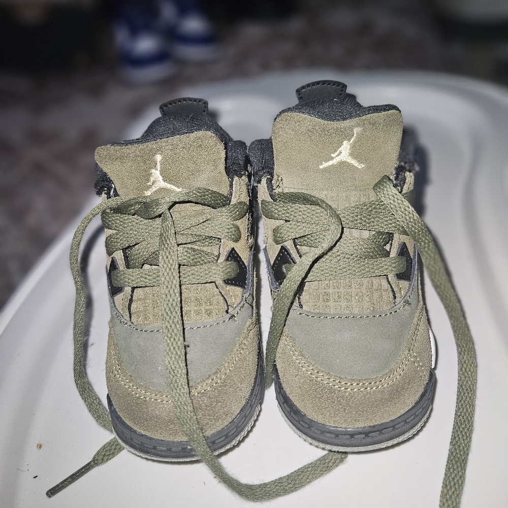 Toddler Olive Green Jordan Retro 4 Sneakers Sz. 6c